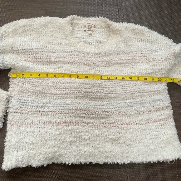 Hippie Rose Cropped Fluffy Sweater - Picture 4 of 9